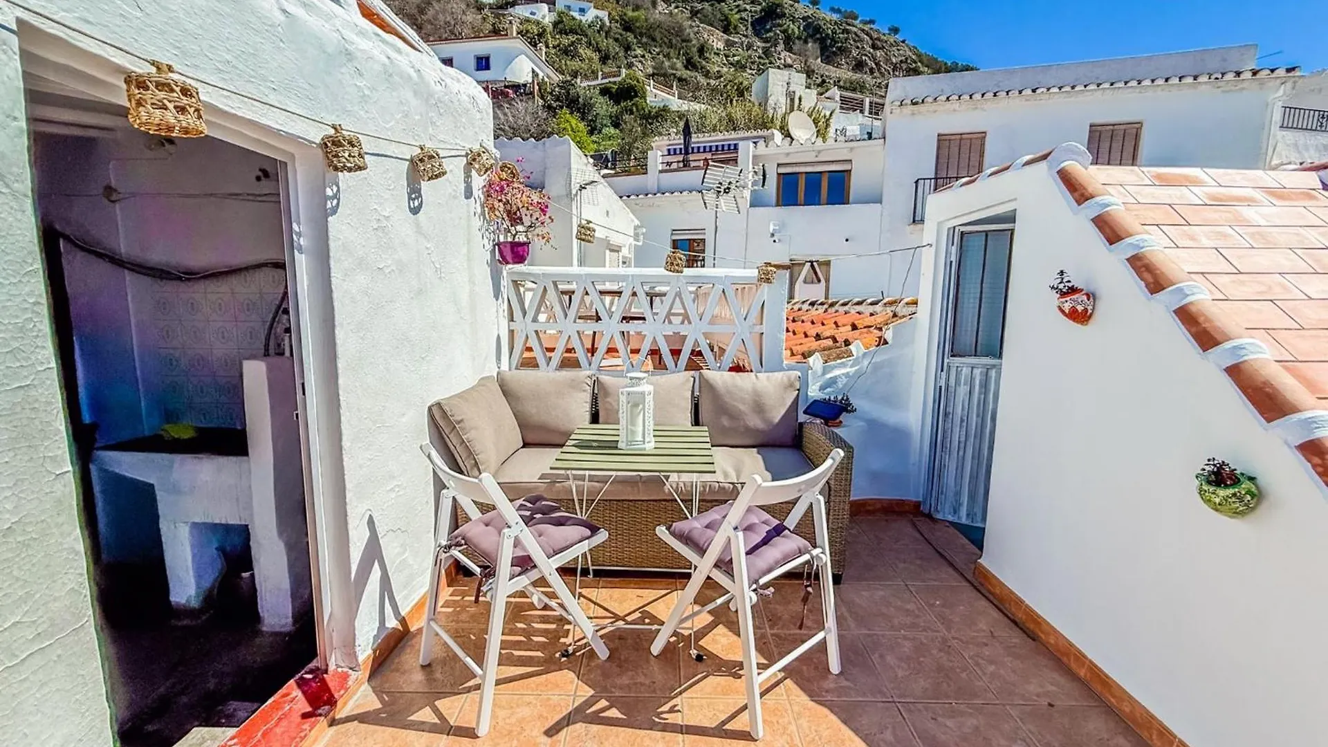 2 Bedroom House With Roof Terrace In The Beautiful Village Of فريجيليانا 0*,