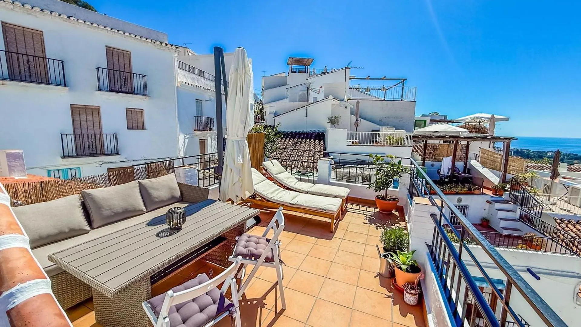 2 Bedroom House With Roof Terrace In The Beautiful Village Of Frigiliana Holiday home
