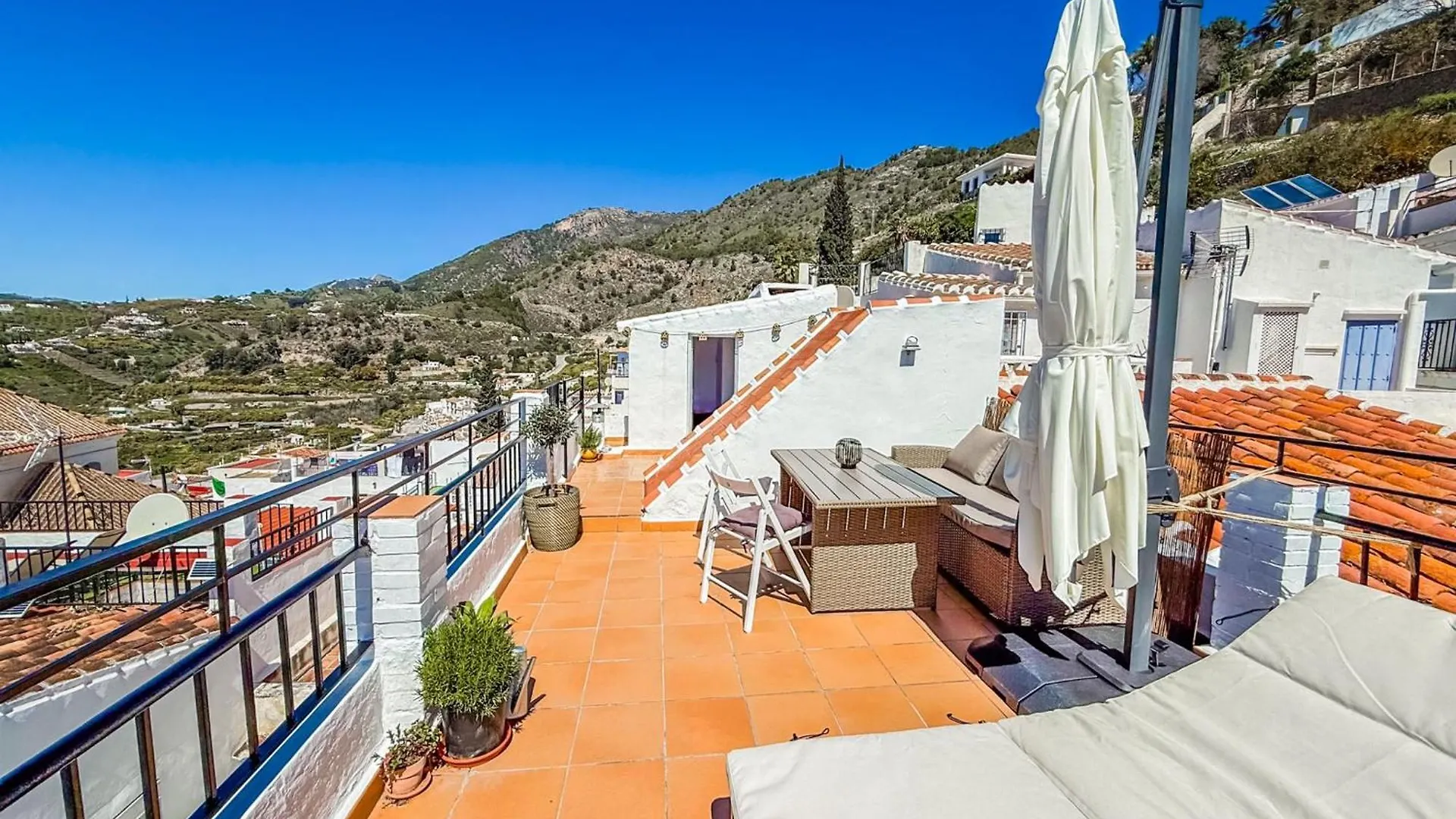 Holiday home 2 Bedroom House With Roof Terrace In The Beautiful Village Of Frigiliana Spain